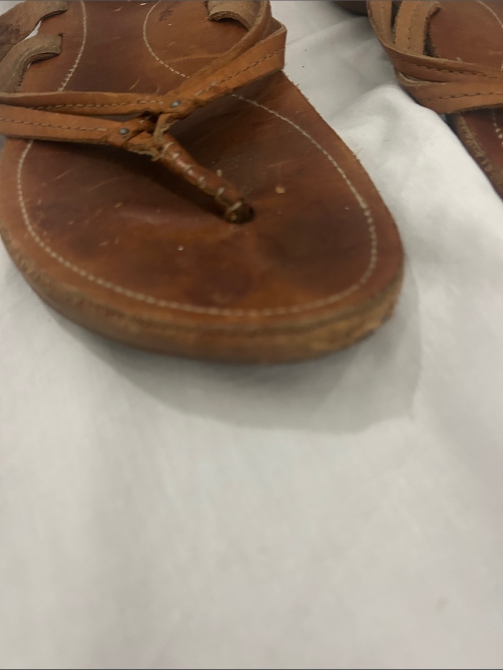 OluKai Women’s leather flip flops - Picture 3 of 3